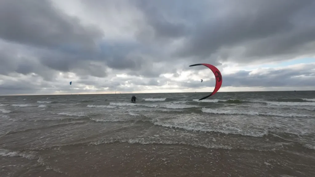 Kitesurfing in optimal wind conditions at Brouwersdam